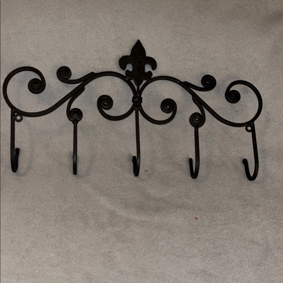 Elegant Black Fleur De Lis Wrought Iron Wall Hook Rack - Picture 3 of 3